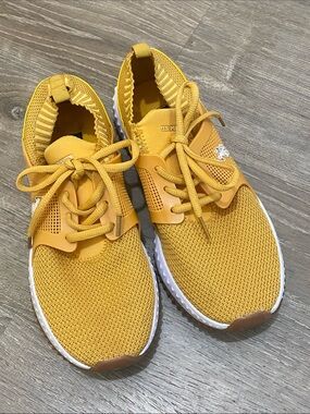 US POLO ASSN • SZ. 8.5 women’s